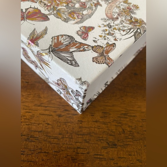 Christian Dior Around the World gift box with magnetic closure flap - Picture 6 of 15